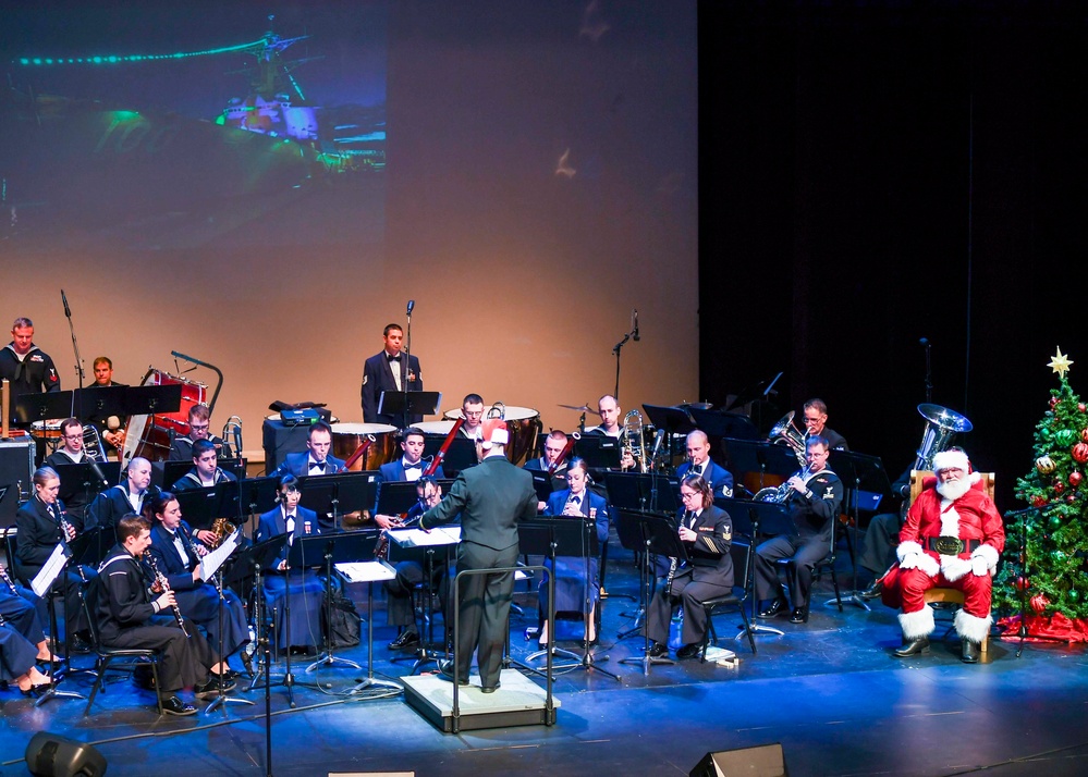 Navy Band Performs Holiday Concert in Everett