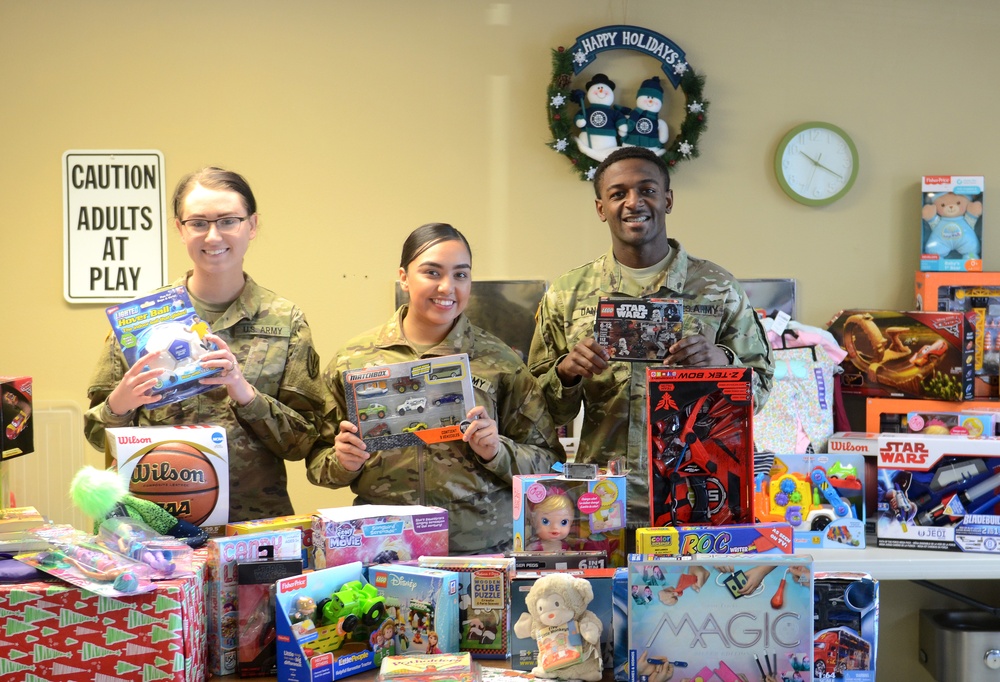 201st E-MIB and Gig Harbor Chamber of Commerce present Santa's Castle with toys for Soldiers in need