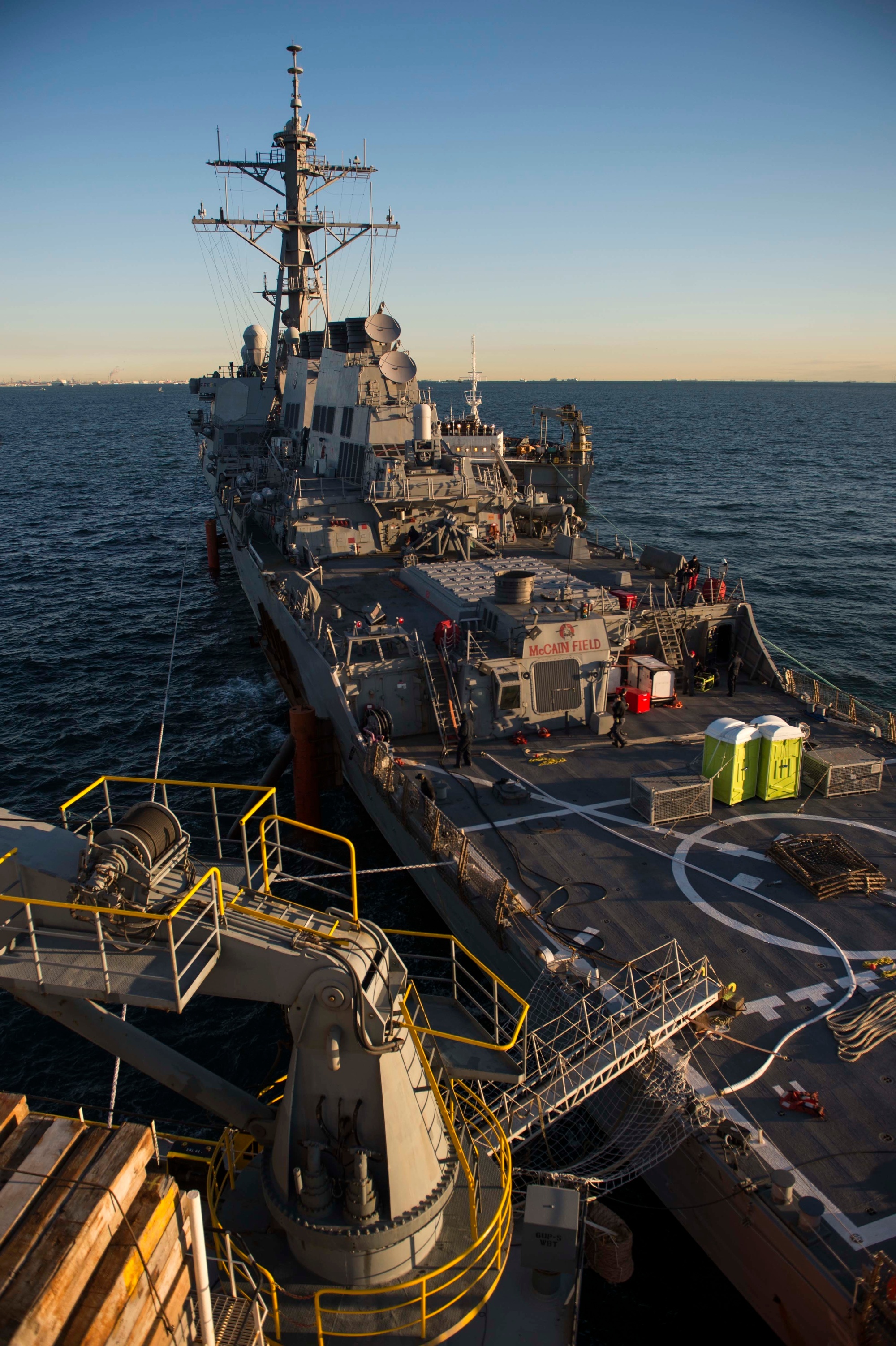 USS John S. McCain バックル USS John S. McCain collides with merchant ship near Strait