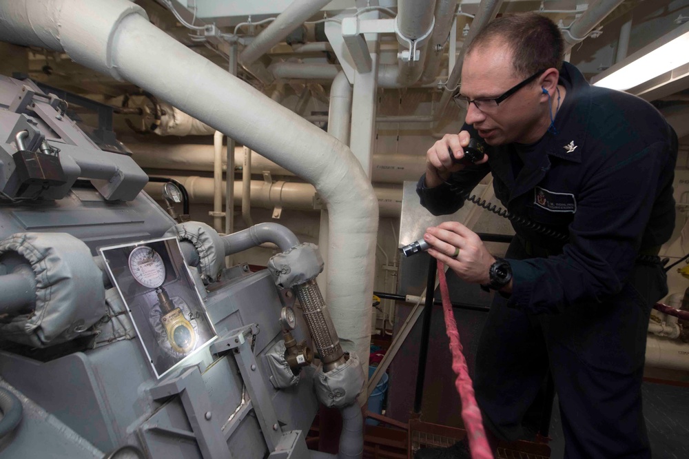 USS Sampson Performs Damage Control Drill