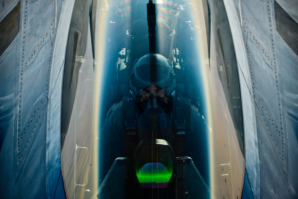 In-flight refueling over Iraq