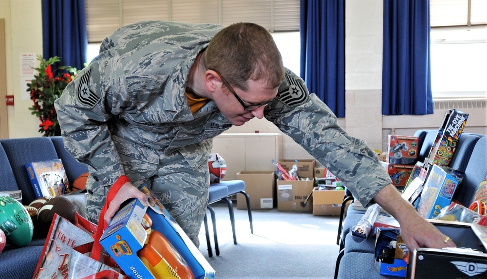 State communities support Pa. Air and Army Guard, Army Reserve resiliency with holiday event