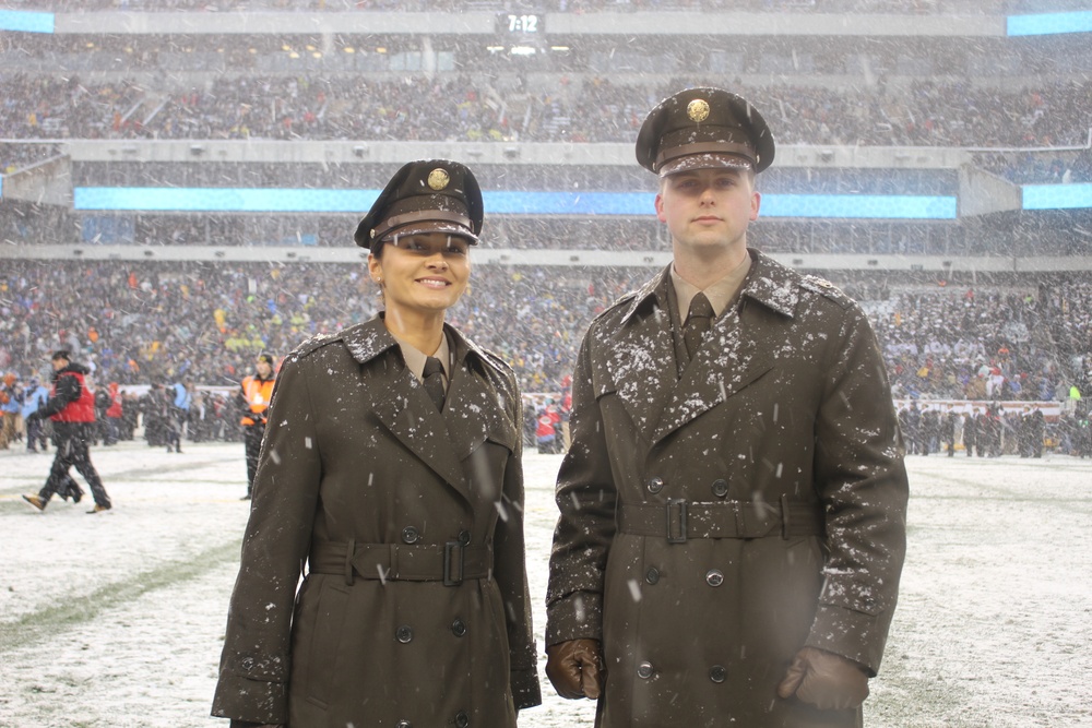 The Pink &amp; Green Daily Service Uniform Makes It's National Debut at the 2017 Army-Navy Game