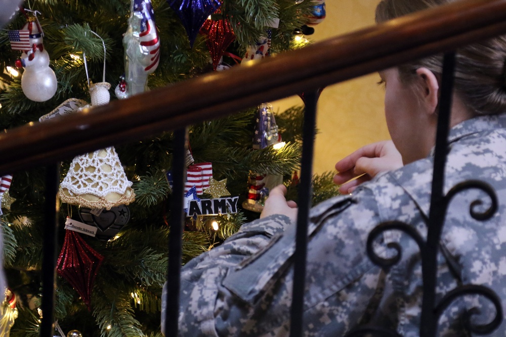 Tribute to Our Troops tree honors Wisconsin troops during holiday season