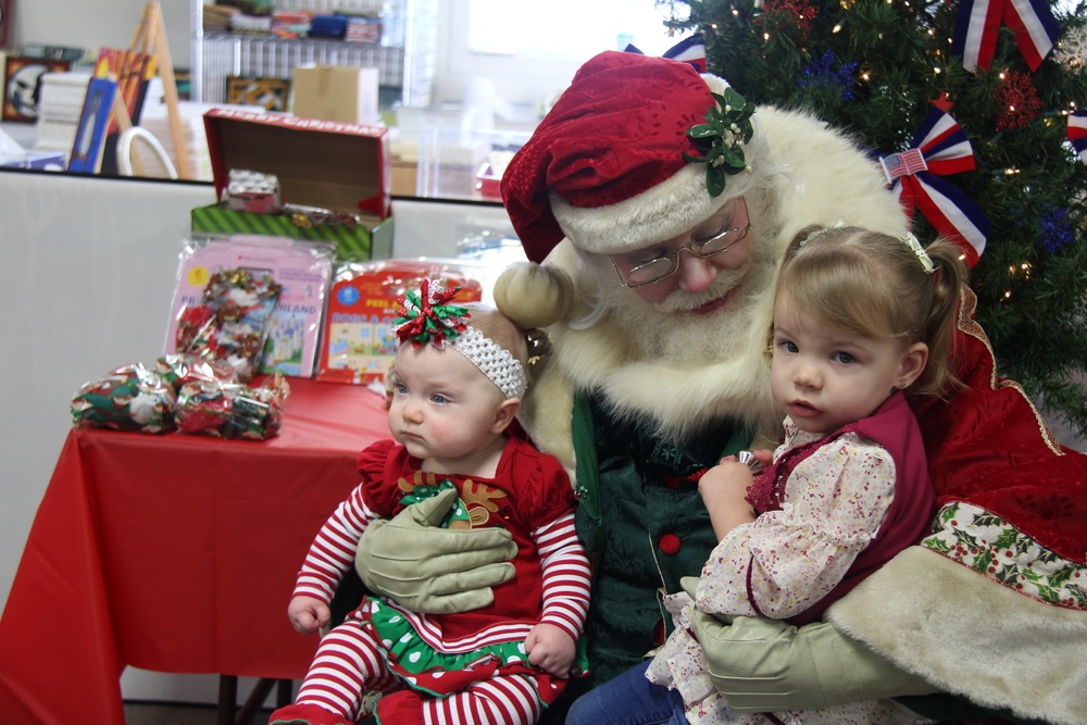Fort McCoy &quot;Connect the Tots&quot; play group Christmas party