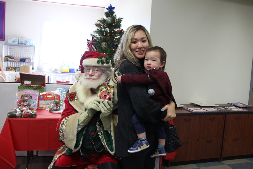 Fort McCoy &quot;Connect the Tots&quot; play group Christmas party