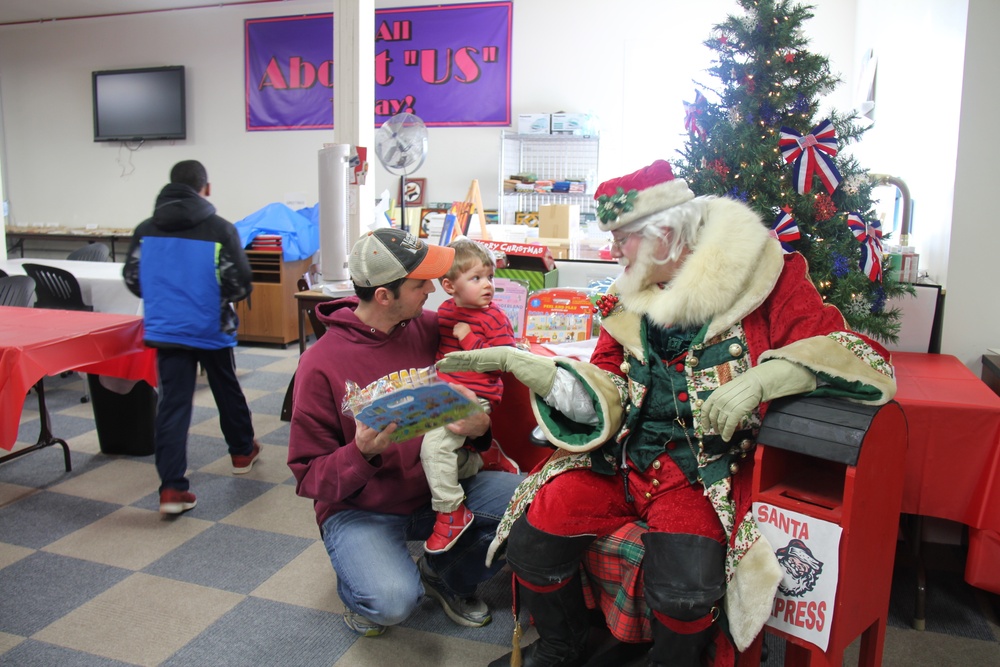 Fort McCoy &quot;Connect the Tots&quot; play group Christmas party