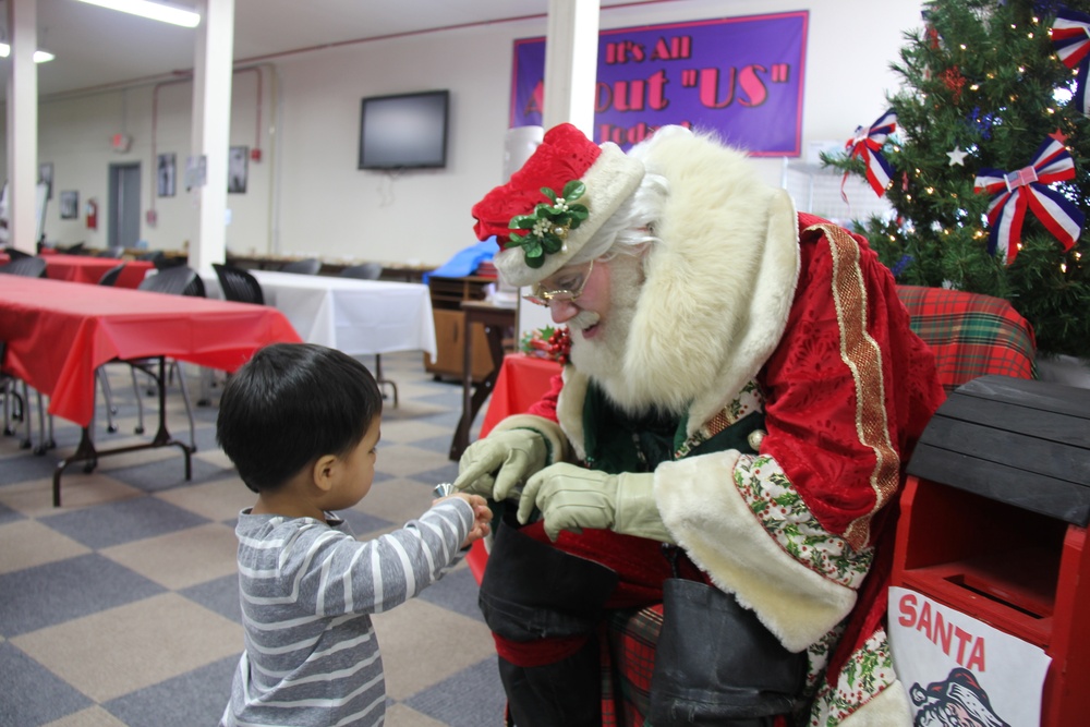 Fort McCoy &quot;Connect the Tots&quot; play group Christmas party