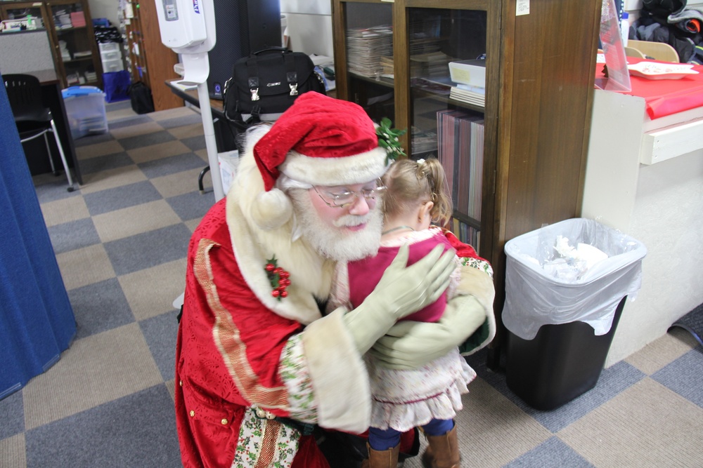 Fort McCoy &quot;Connect the Tots&quot; play group Christmas party