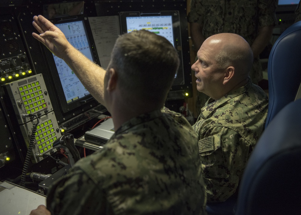 Commander, U.S. 3rd Fleet visits USS Illinois