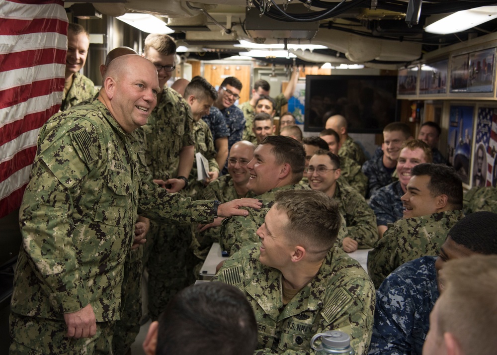 Commander, U.S. 3rd Fleet visits USS Illinois