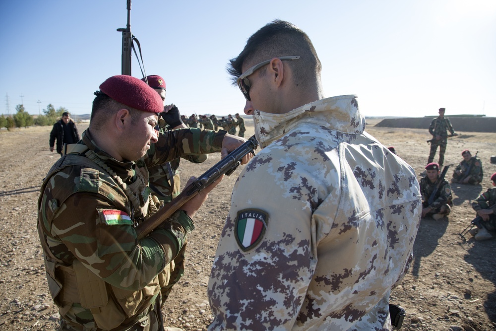 Italian army trainers lead basic infantry training