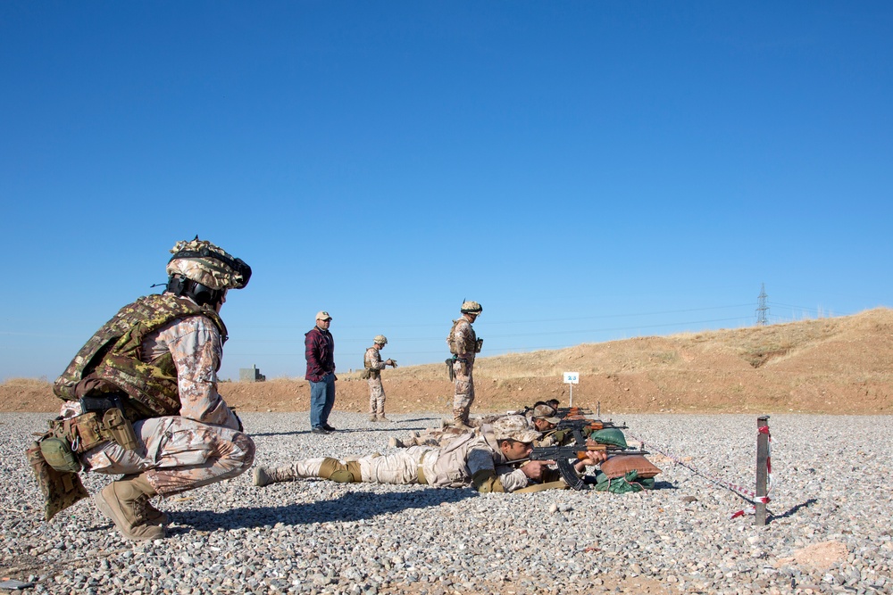 Italian army trainers lead basic infantry training