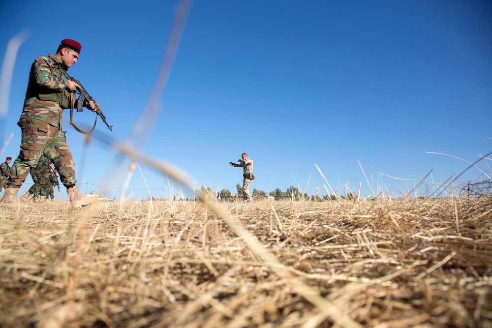 Italian army trainers lead basic infantry training