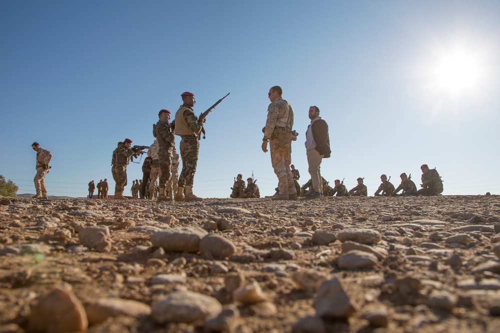 Italian army trainers lead basic infantry training