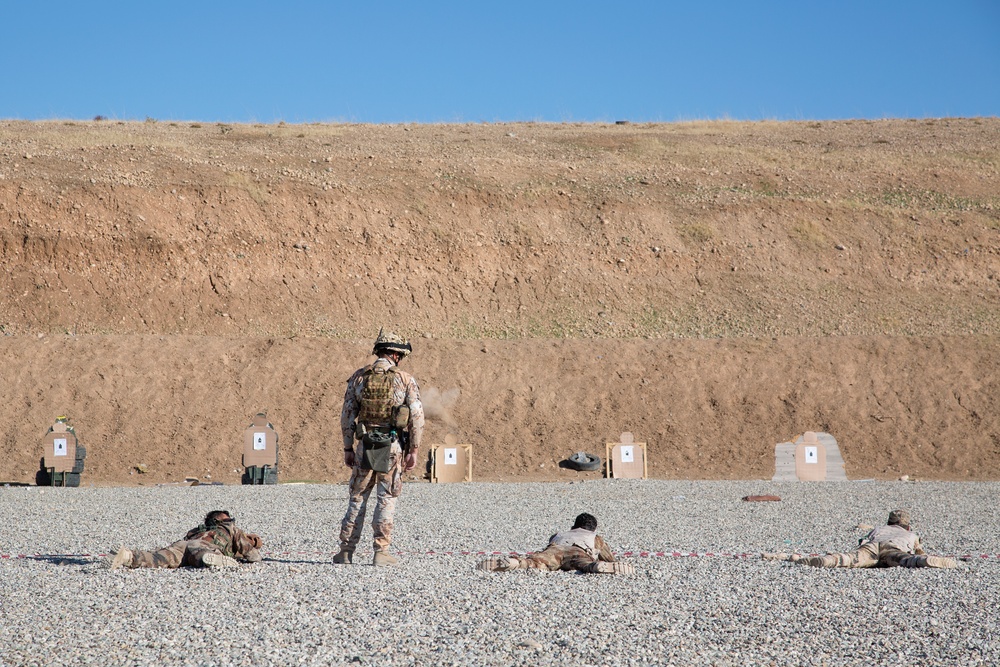 Italian army trainers lead basic infantry training