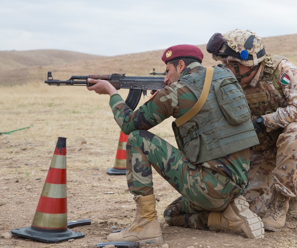 Italian army trainers lead basic infantry training