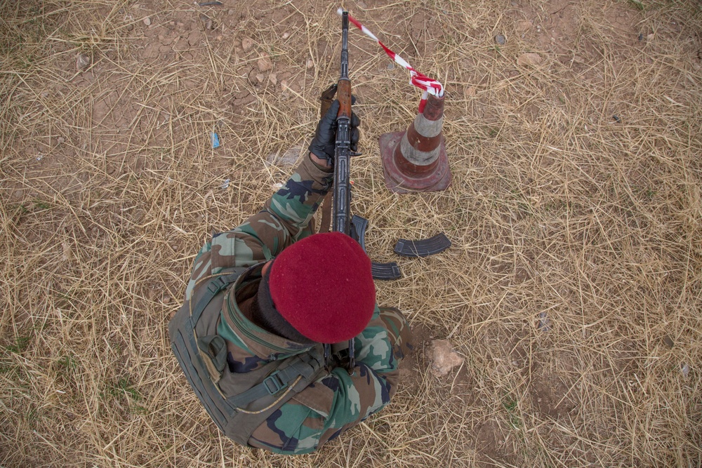 Italian army trainers lead basic infantry training