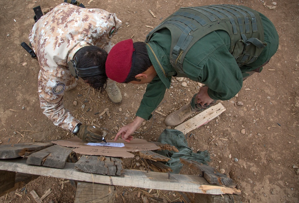 Italian army trainers lead basic infantry training