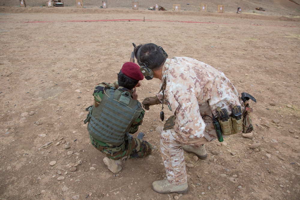 Italian army trainers lead basic infantry training