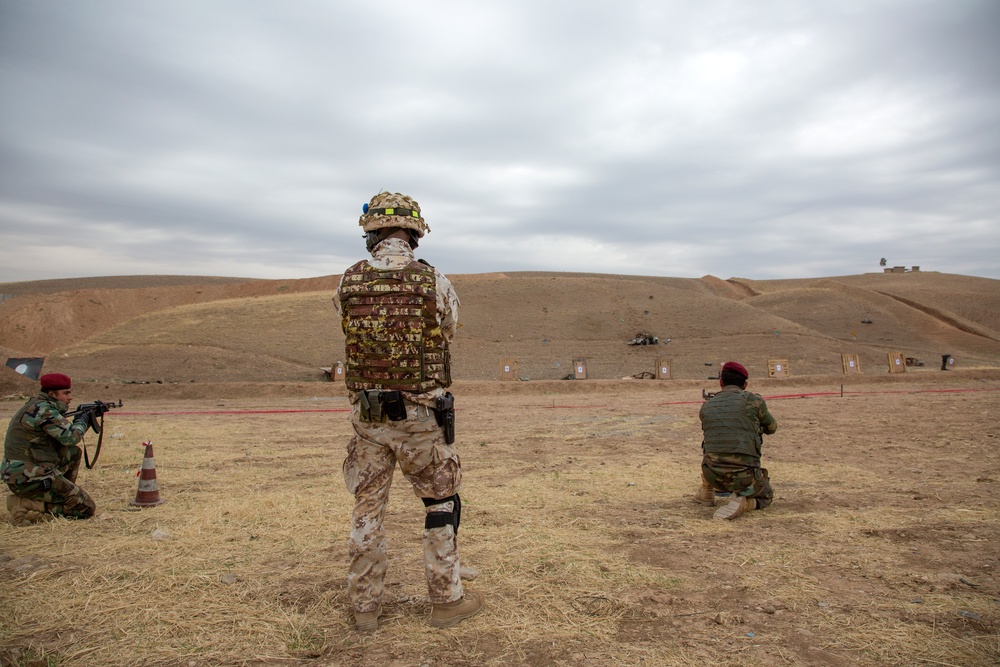 Italian army trainers lead basic infantry training