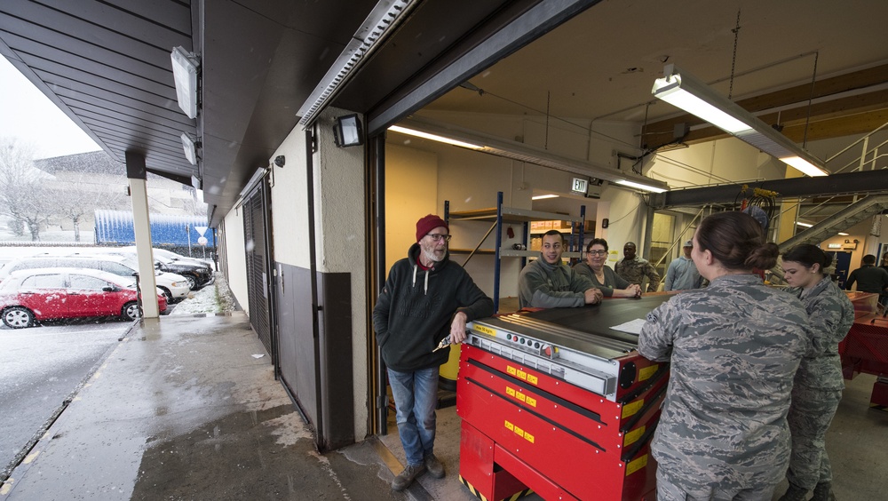 Volunteers augment Spangdahlem post office during holiday rush