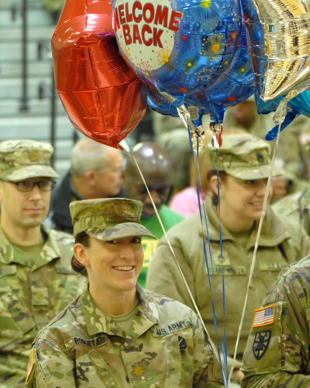 1st Theater Sustainmemt Command Soldiers Return Home in Time for Christmas