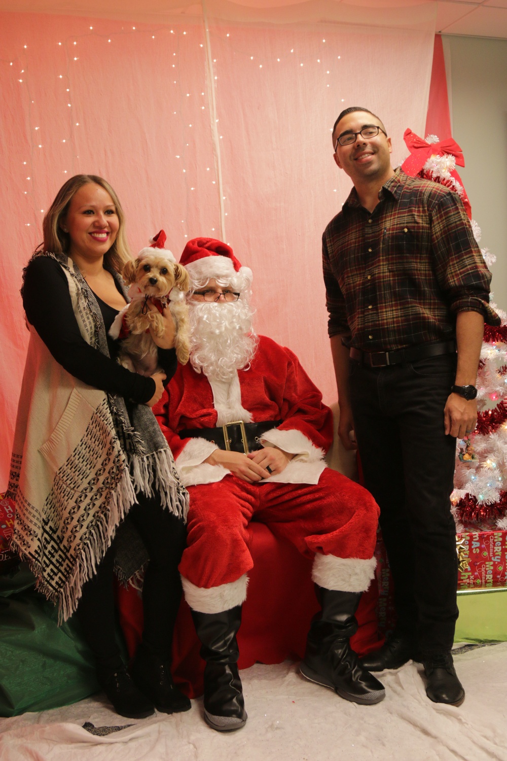 Marne pets pose with Santa Claus