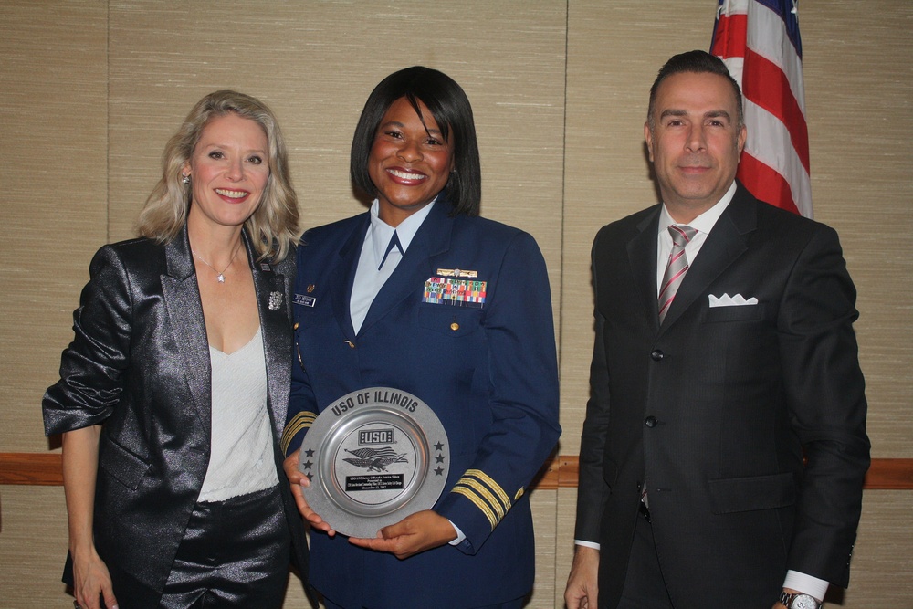 Commanding Officer of Coast Guard Marine Safety Unit Chicago receives USO of Illinois award for leadership and service to Chicago area