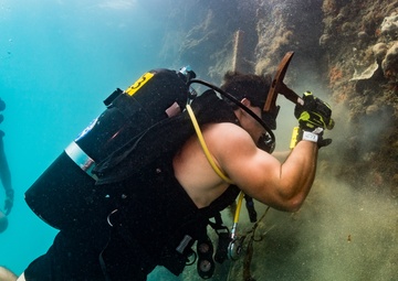 UCT-2 and MDSU-1 Conduct Underwater Pier Survey in Apra Harbor