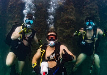 UCT-2 and MDSU-1 Conduct Underwater Pier Survey in Apra Harbor