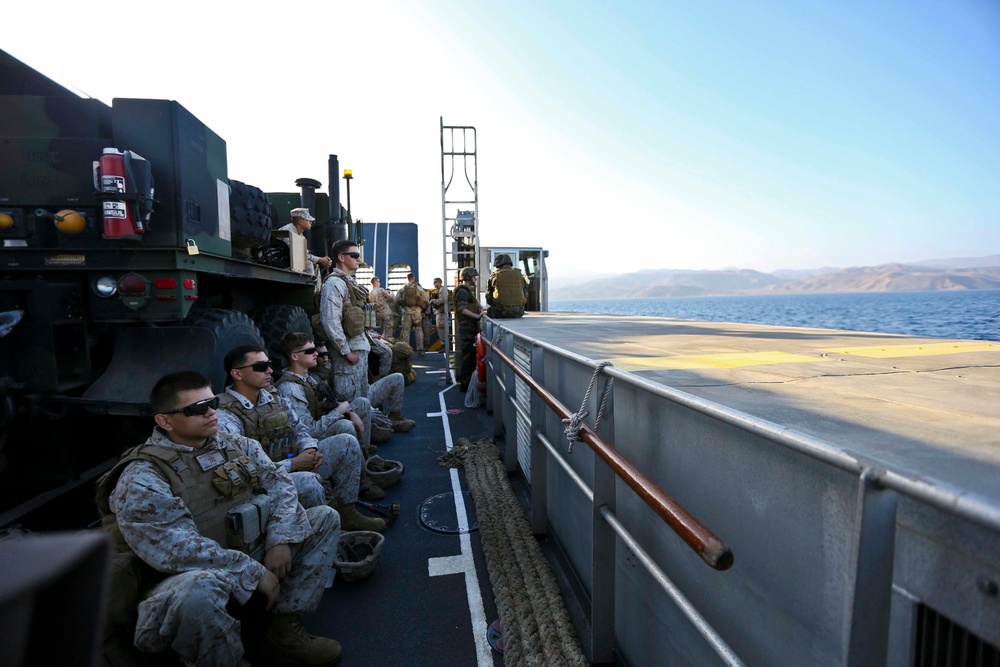 15th MEU conducts amphibious offload during Alligator Dagger with French counterparts