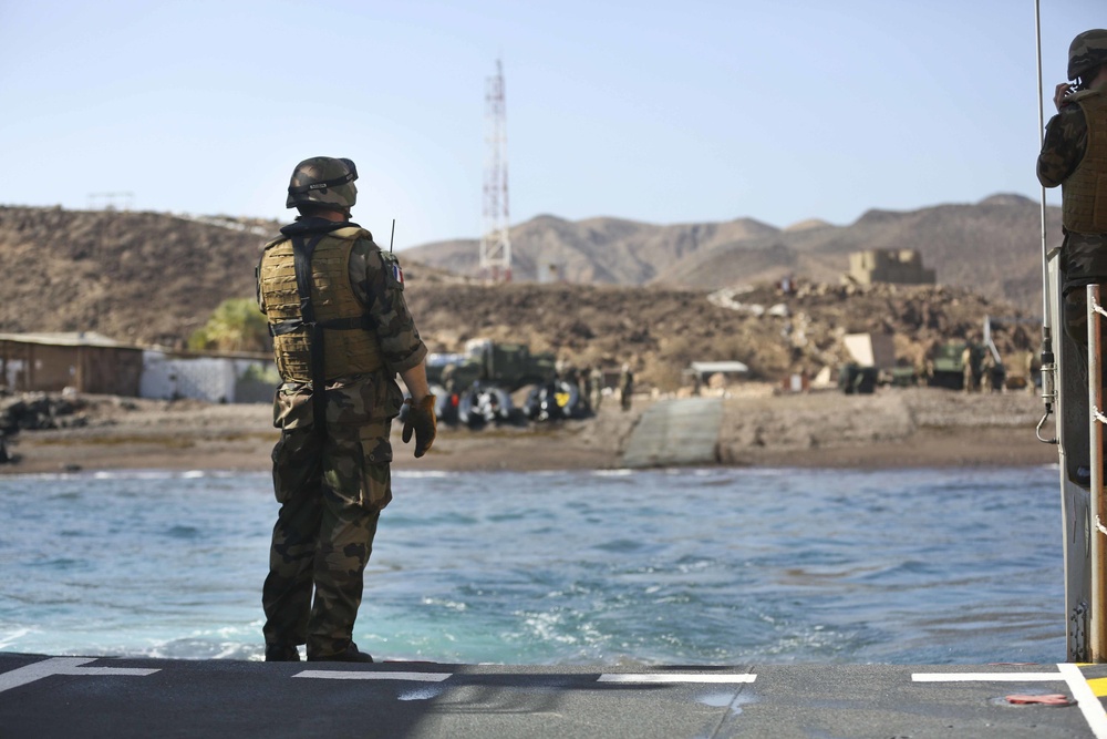 15th MEU conducts amphibious offload during Alligator Dagger with French counterparts