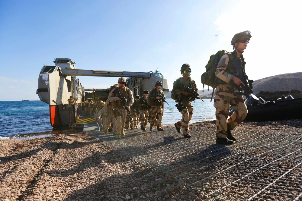 15th MEU conducts amphibious offload during Alligator Dagger with French counterparts