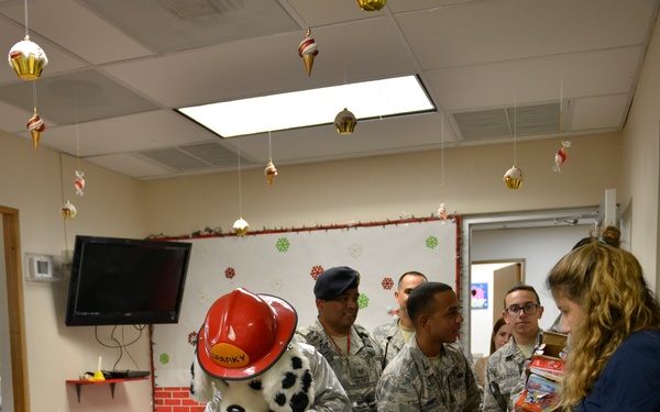 Airmen from the 156th Airlift Wing Distribute supplies to ‘Hospital Del Nino de San Juan’