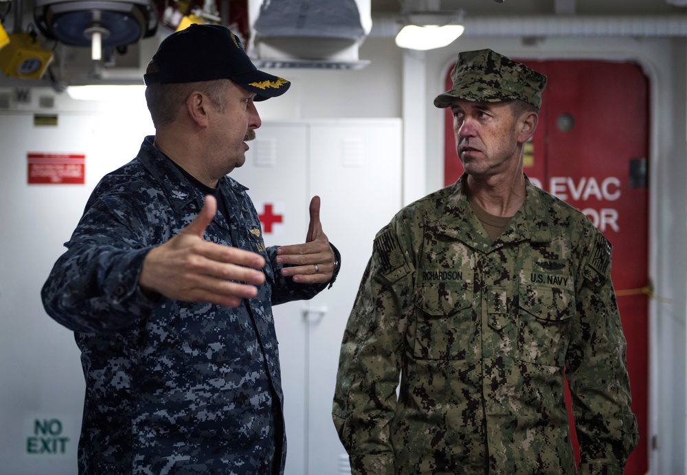 Chief of Naval Operations visits USS Bonhomme Richard (LHD 6)