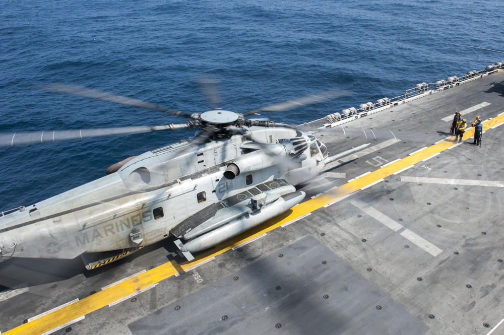 CH-53E Super Stallion prepares for lift off