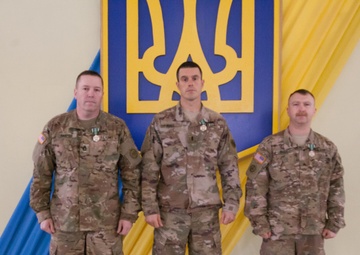 New York Army National Guard Soldiers receive awards for coming to aid of distressed Ukrainian civilian