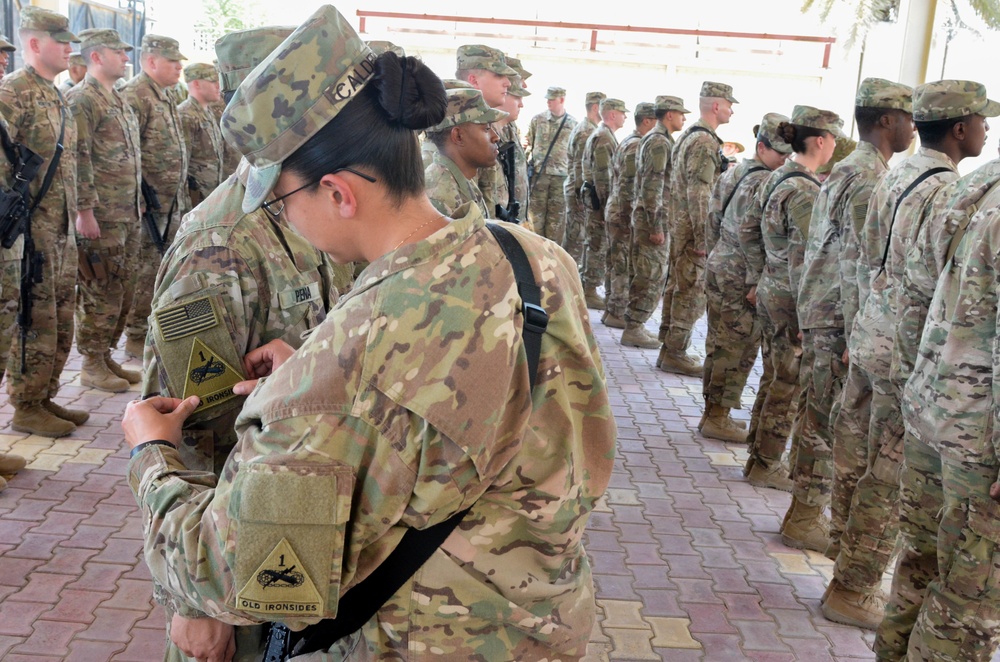 1st Armored Division Soldiers Receive Combat Patches