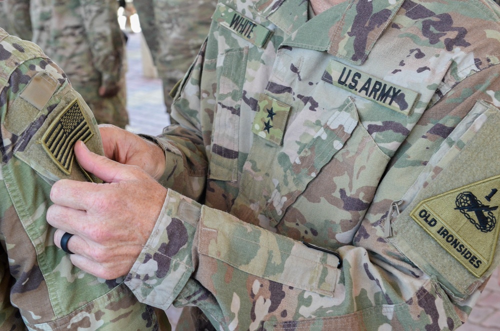 1st Armored Division Soldiers Receive Combat Patches