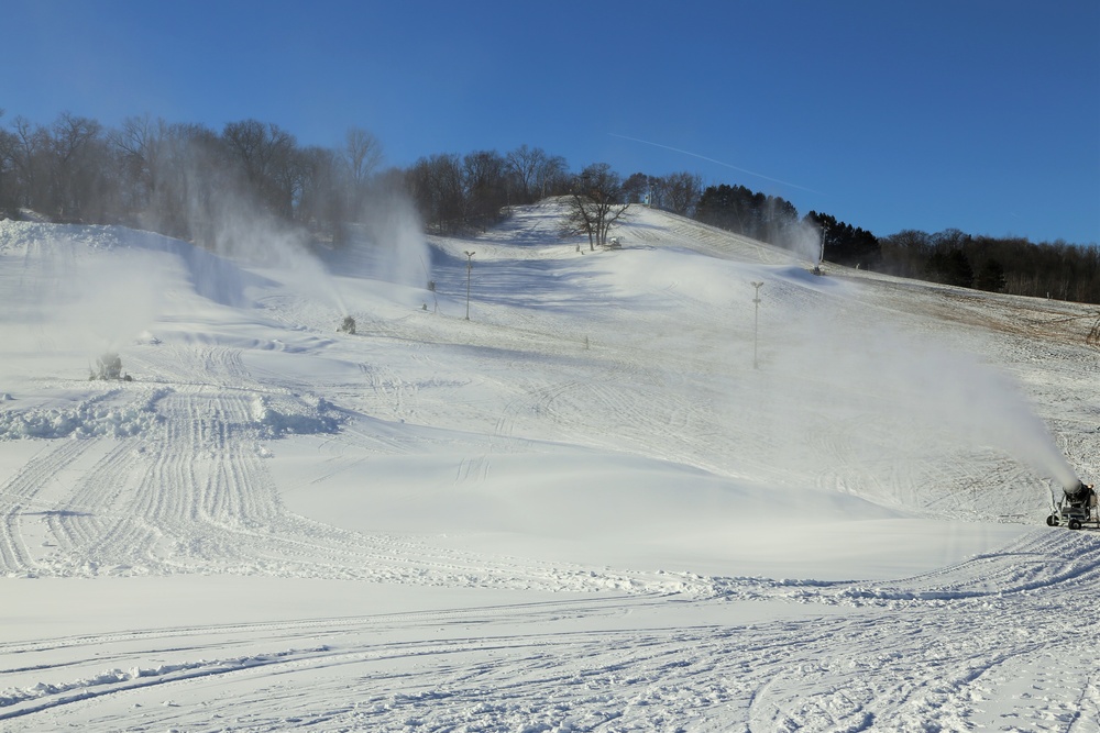 Fort McCoy's Whitetail Ridge makes snow for upcoming season