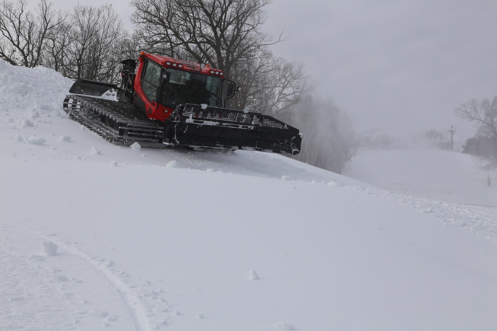 Fort McCoy's Whitetail Ridge makes snow for upcoming season