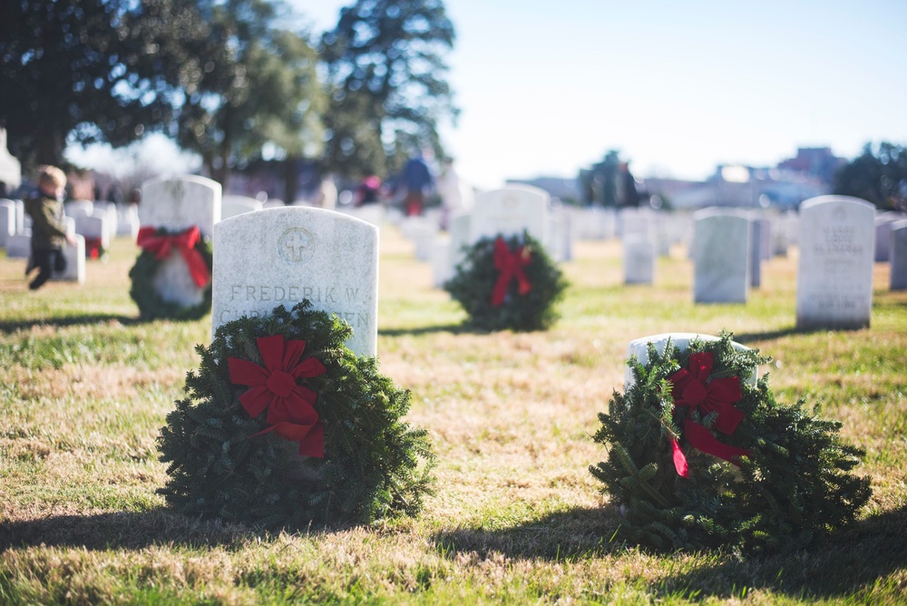 George Washington Sailors participate in Wreaths Across America