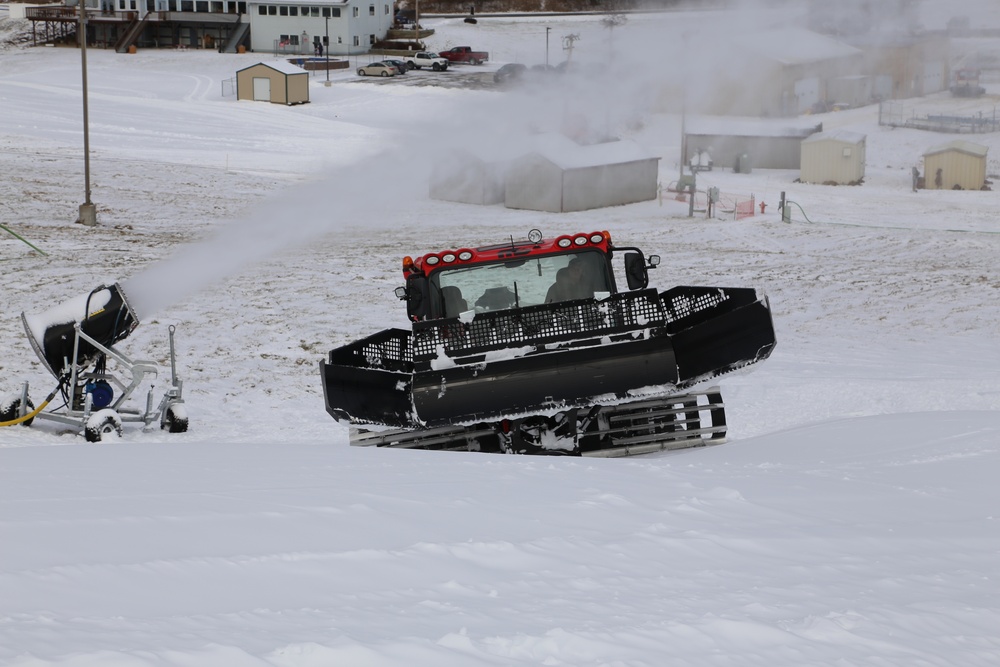 Fort McCoy's Whitetail Ridge makes snow for upcoming season