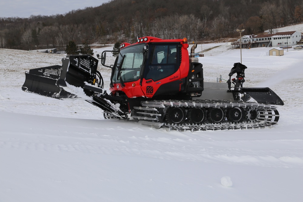 Fort McCoy's Whitetail Ridge makes snow for upcoming season