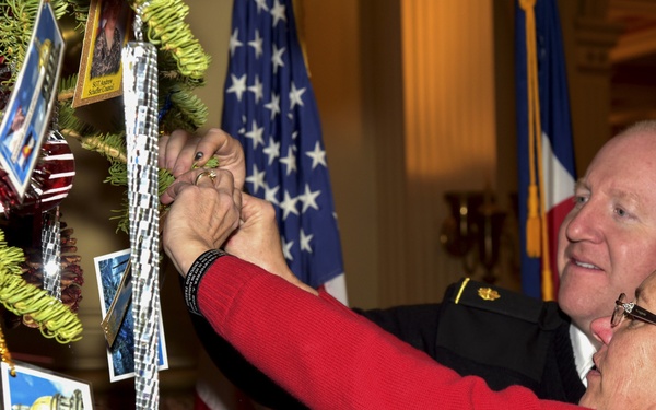 Gold star families adorn Capitol tree