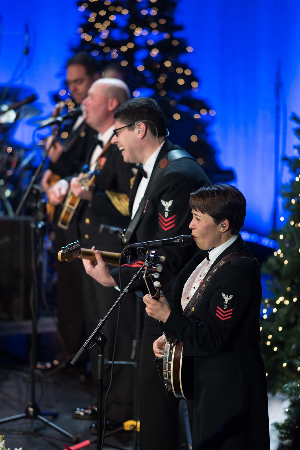 U.S. Navy Band 2017 Holiday Concert at DAR Constitiution Hall