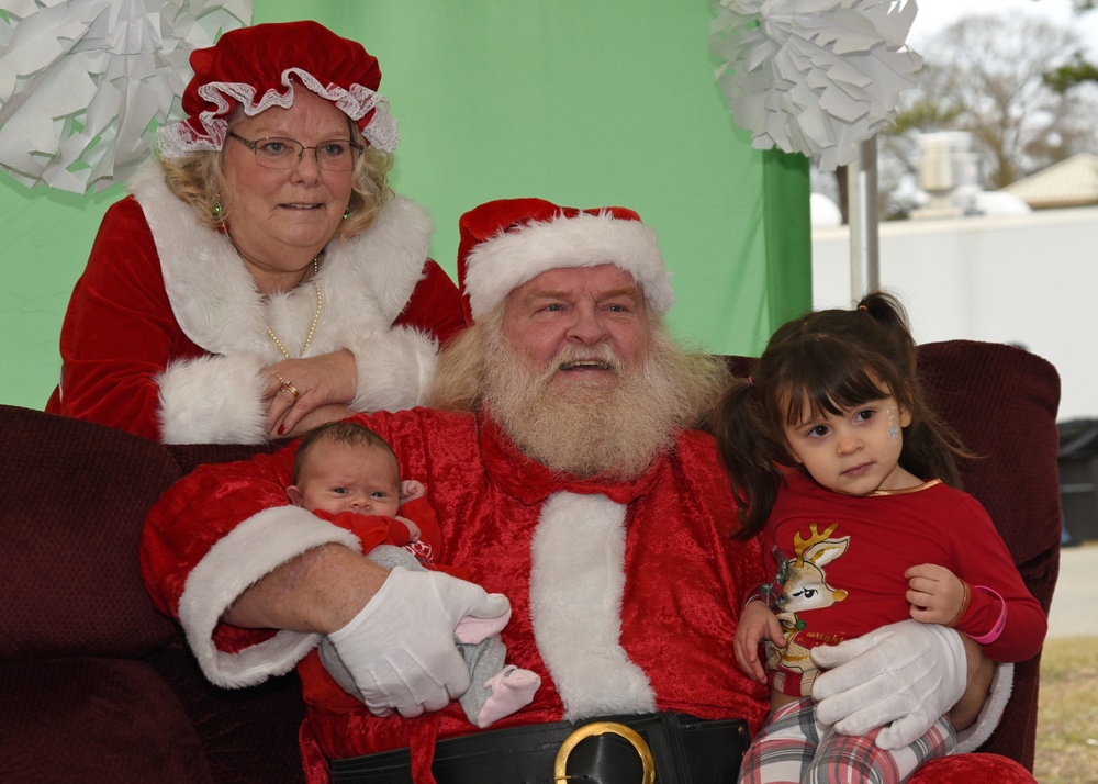 Shaw members frolic in winter wonderland