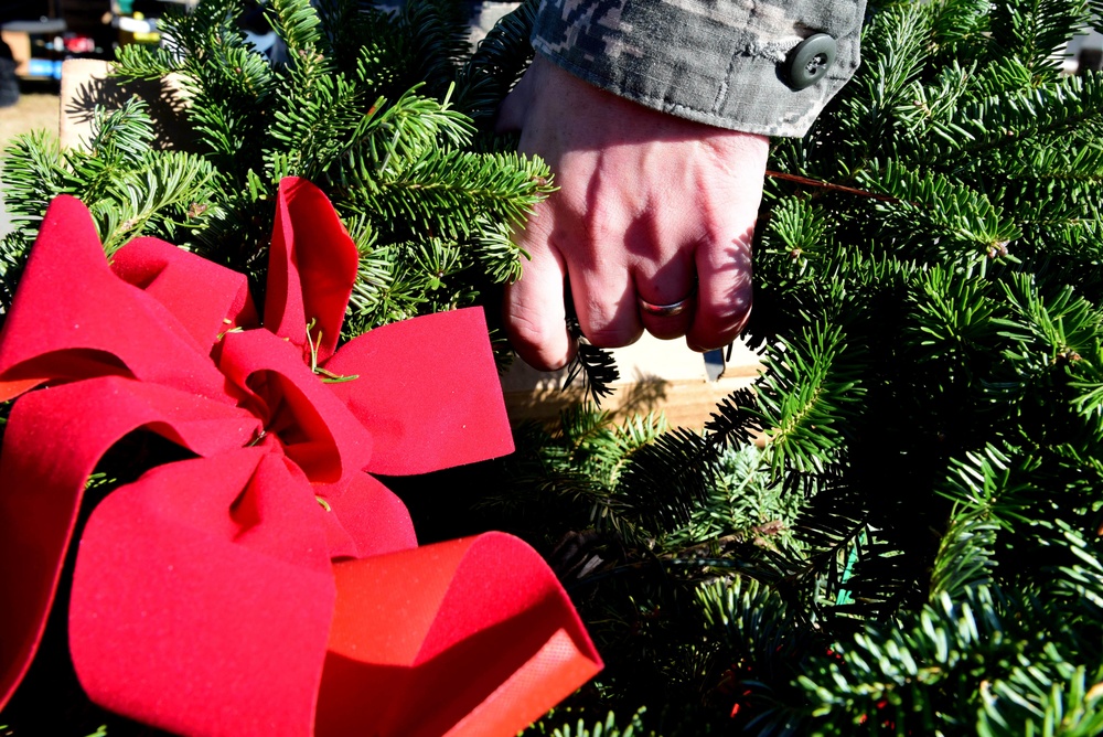 DVIDS - Images - Fallen Service Members Honored At Annual Wreath Laying ...