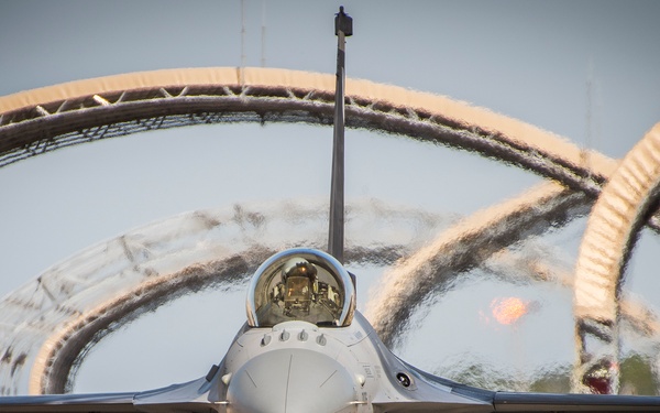 F-16 hot pitting